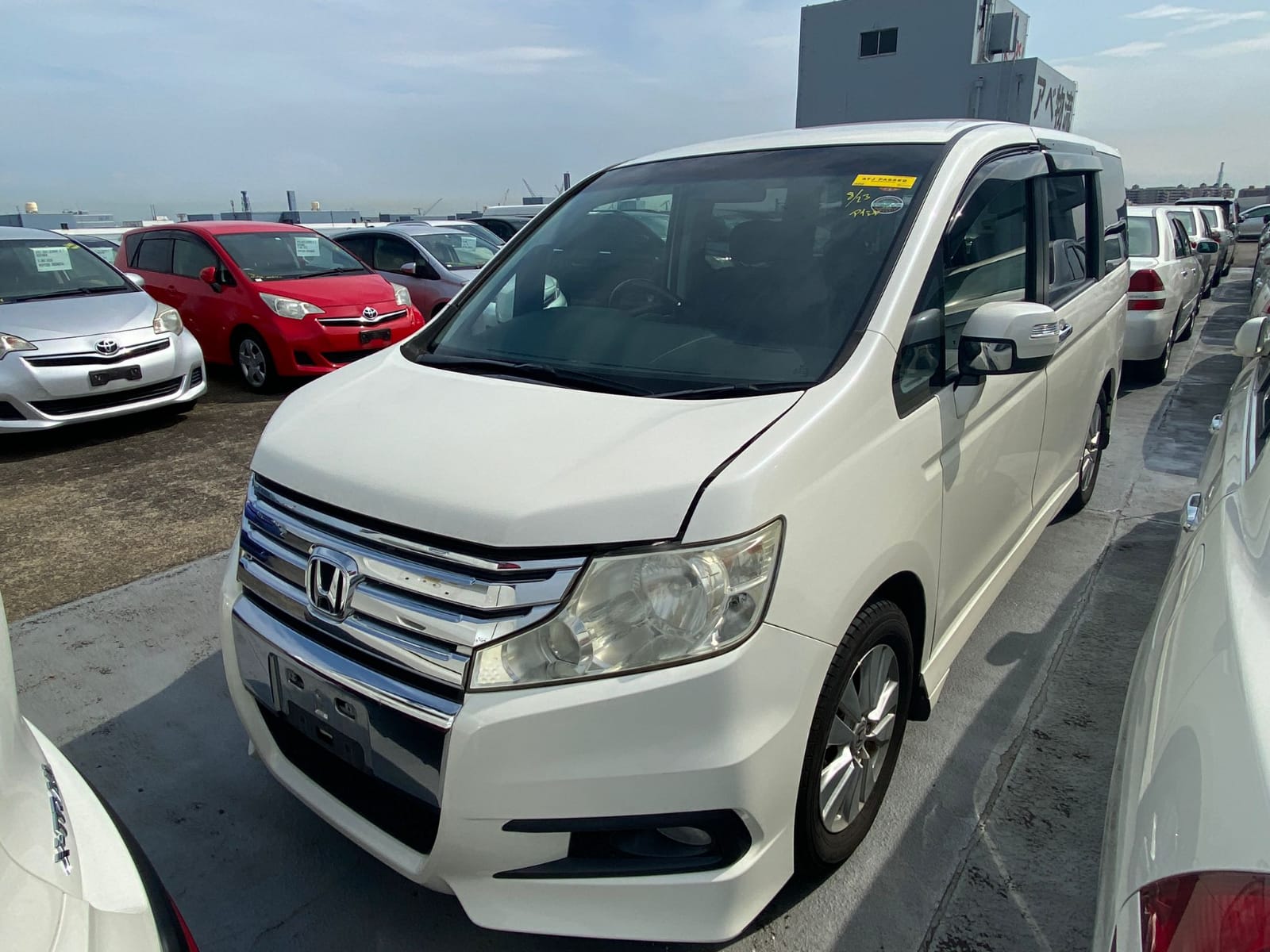 HONDA STEP WAGON 2012 White
